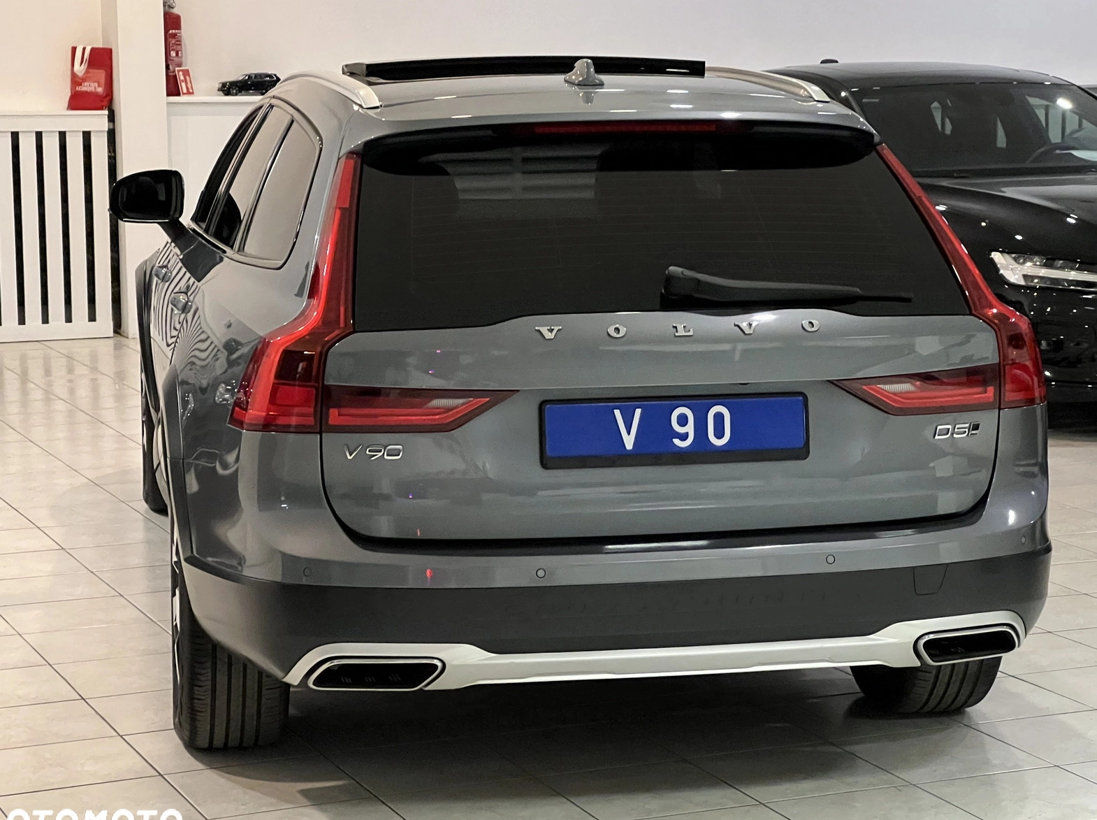 Volvo V90 Cross Country cena 147000 przebieg: 147000, rok produkcji 2017 z Bieruń małe 352